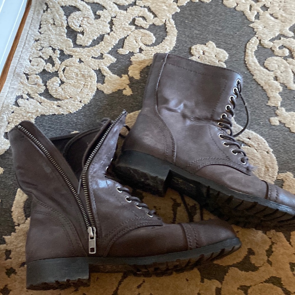 Express brown combat boots with side zippers I’m great condition